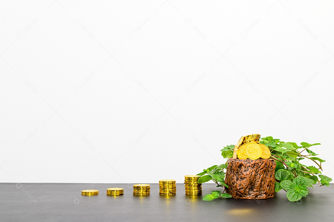 Conceito de crescimento financeiro em um negócio empilhado na mesa do escritório