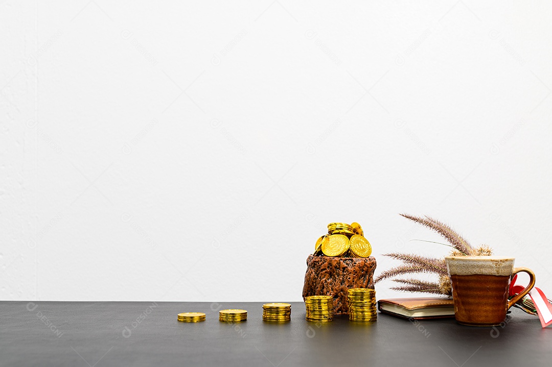 Conceito de crescimento financeiro em um negócio empilhado na mesa do escritório