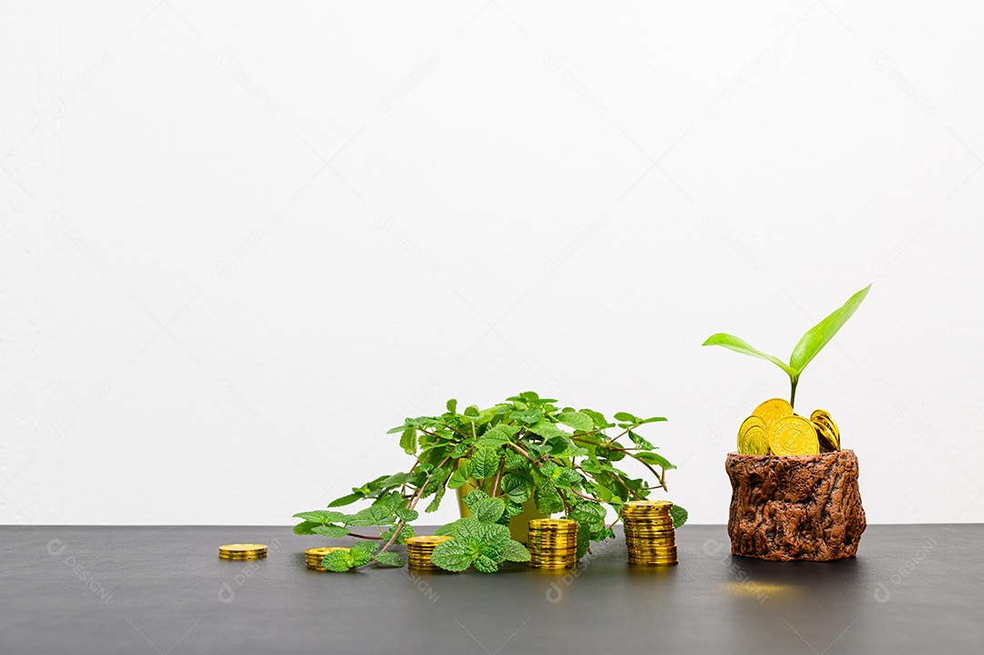 Conceito de crescimento financeiro em um negócio empilhado na mesa do escritório