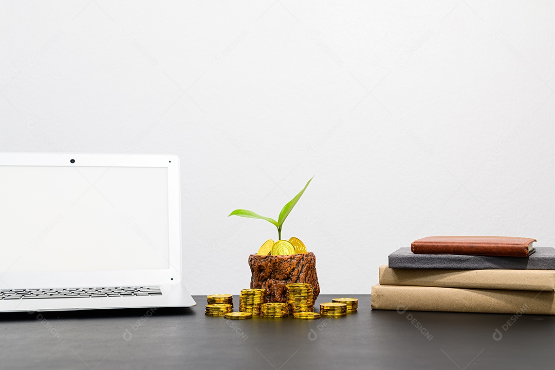 Conceito de crescimento financeiro em um negócio empilhado na mesa do escritório