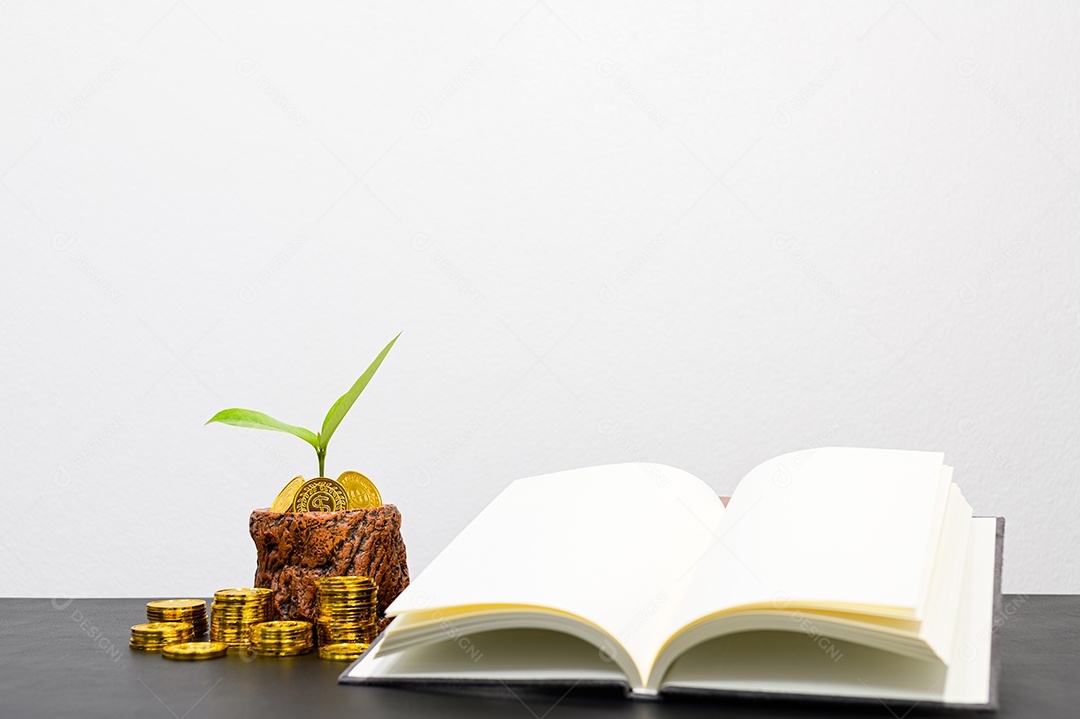 Conceito de crescimento financeiro em um negócio empilhado na mesa do escritório