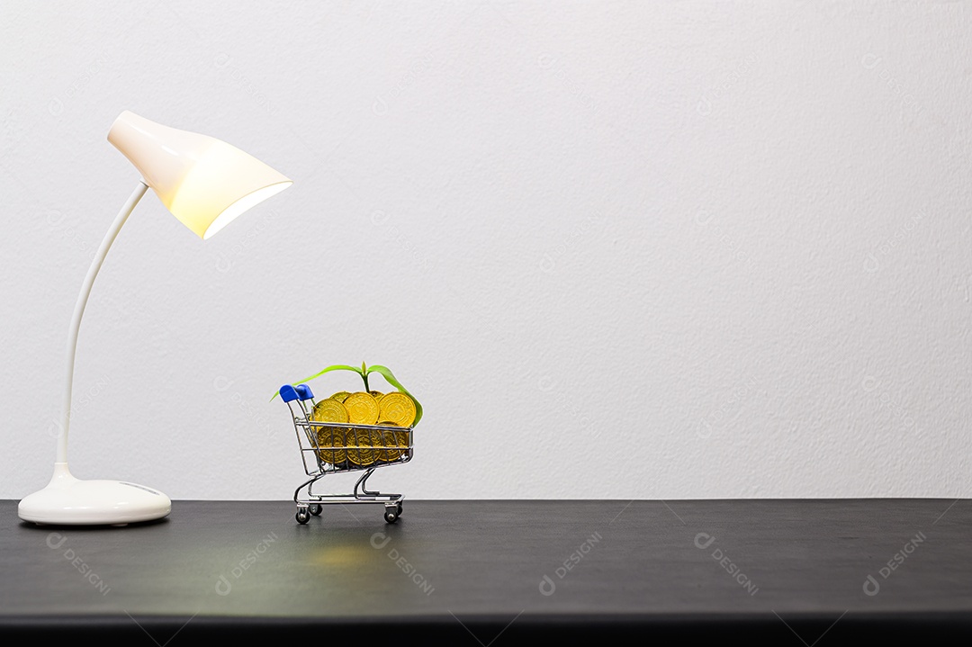 Conceito de crescimento financeiro em um negócio empilhado na mesa do escritório