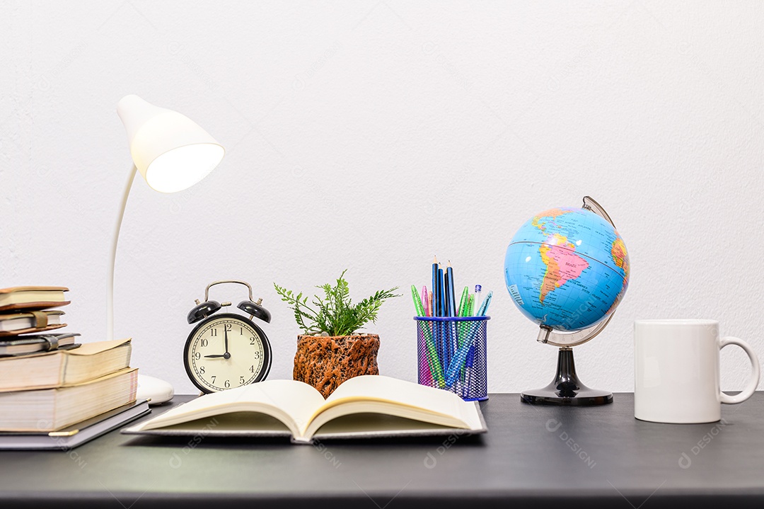 Conceito de ler livro de amor