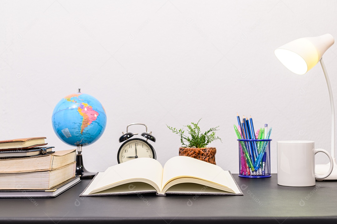 Conceito de ler livro de amor