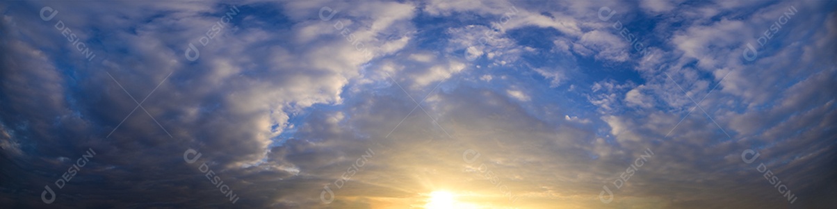 Nuvens do céu panorama à noite
