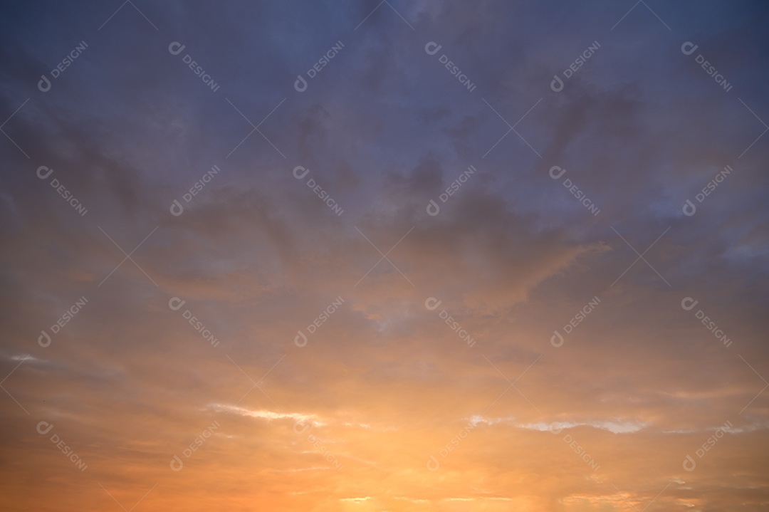 Nuvens do céu panorama à noite
