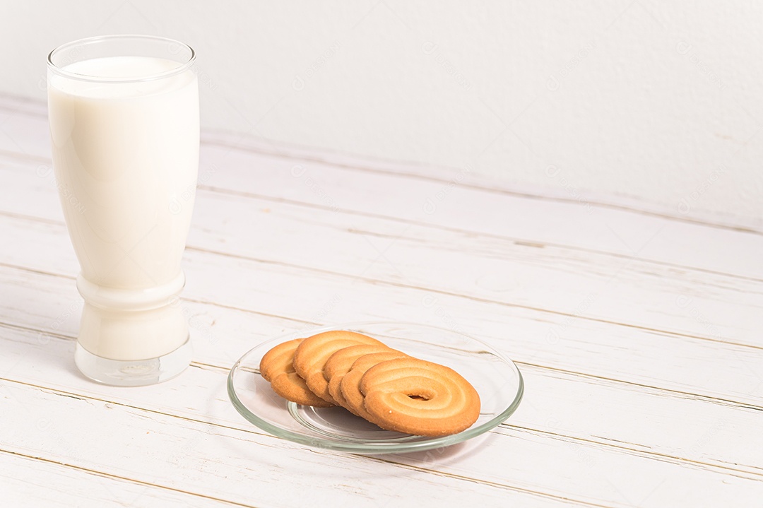 Dia Mundial do Leite, beba água e coma biscoitos, café da manhã saudável