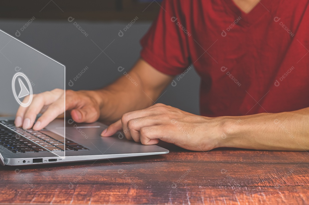 Usando streaming online assistindo vídeo na internet