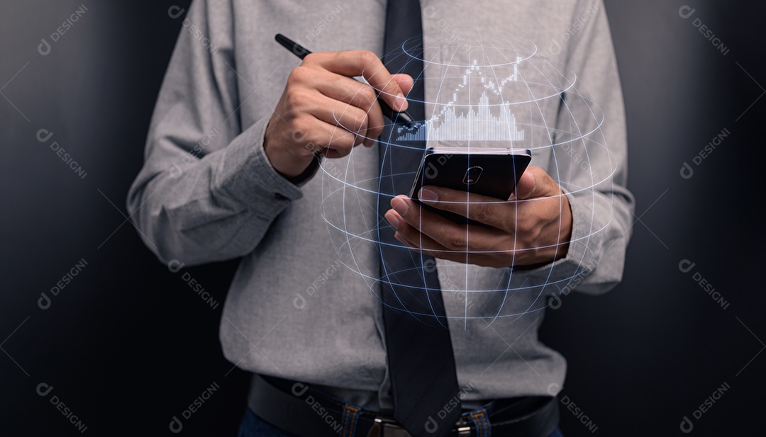 Empresário investindo em ações exibir gráfico de holograma negócios