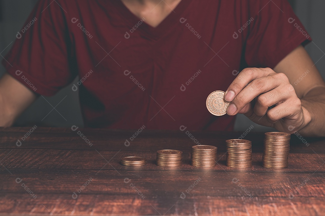 Conceito de investimento e crescimento financeiro Moedas empilhadas