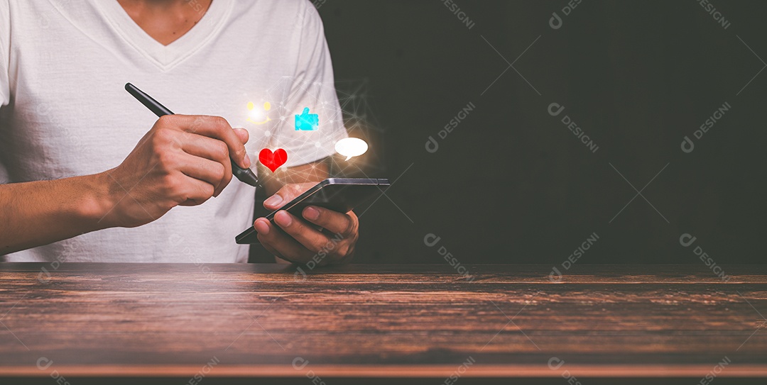 Usando telefone inteligente com ícones Ilustração 3D do conceito de marketing de mídia social