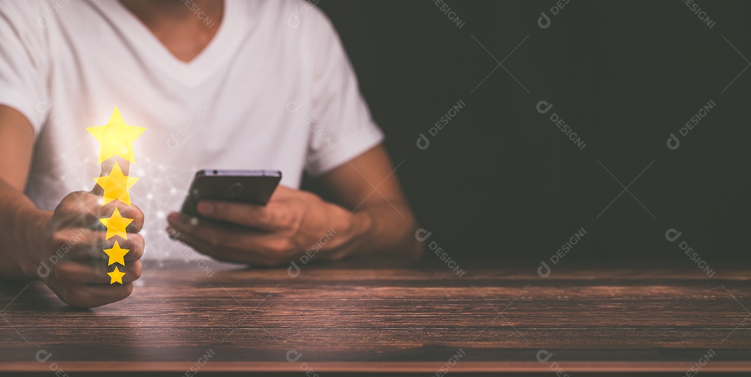 Clientes dão uma ilustração de classificação de satisfação de serviço de cinco estrelas