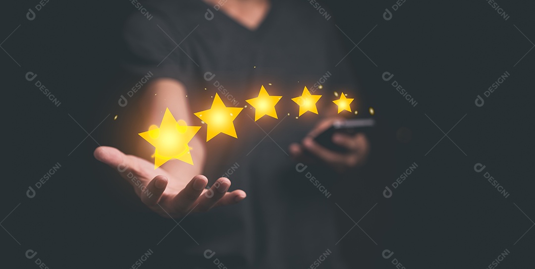 Clientes dão uma ilustração de classificação de satisfação de serviço de cinco estrelas