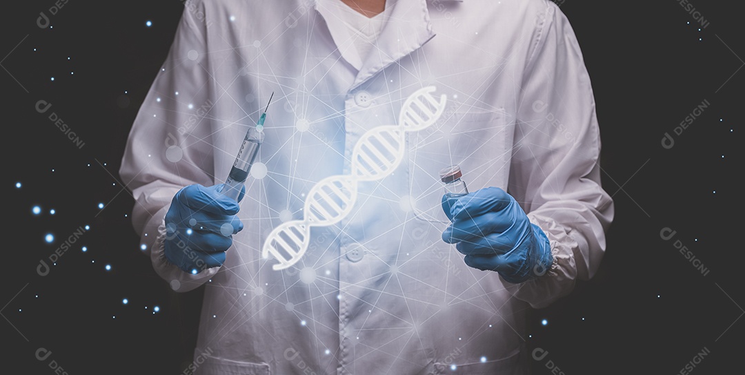 Médico segurando uma seringa