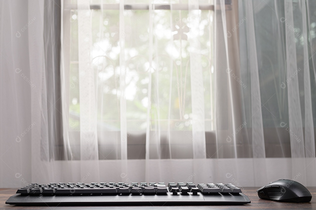 Teclado e mouse computador na mesa