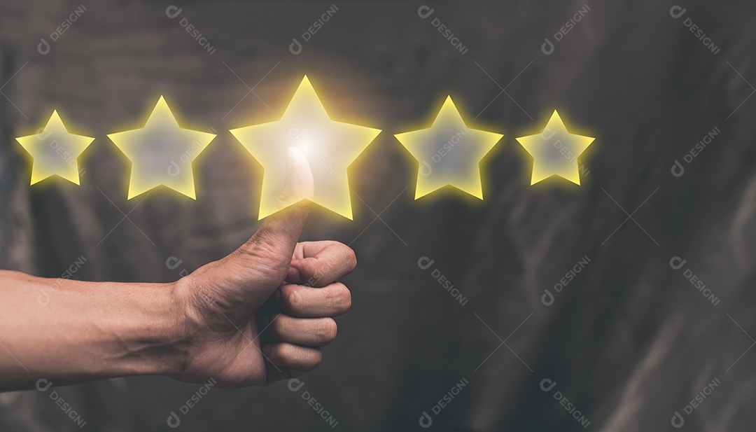 Clientes classificam o serviço em uma ilustração de classificação de cinco estrelas