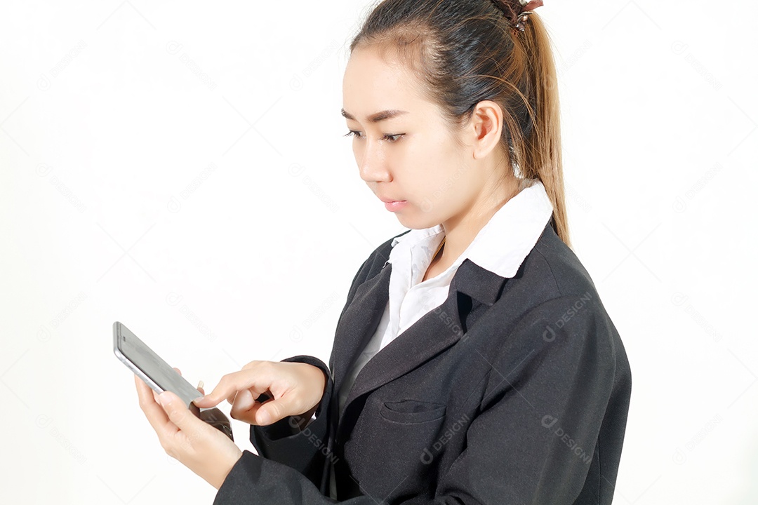 Empresárias estão usando celular e toque em smartphone