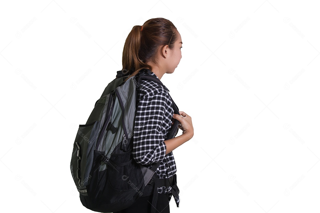 Viajando mulher asiática com mochila isolada no fundo branco