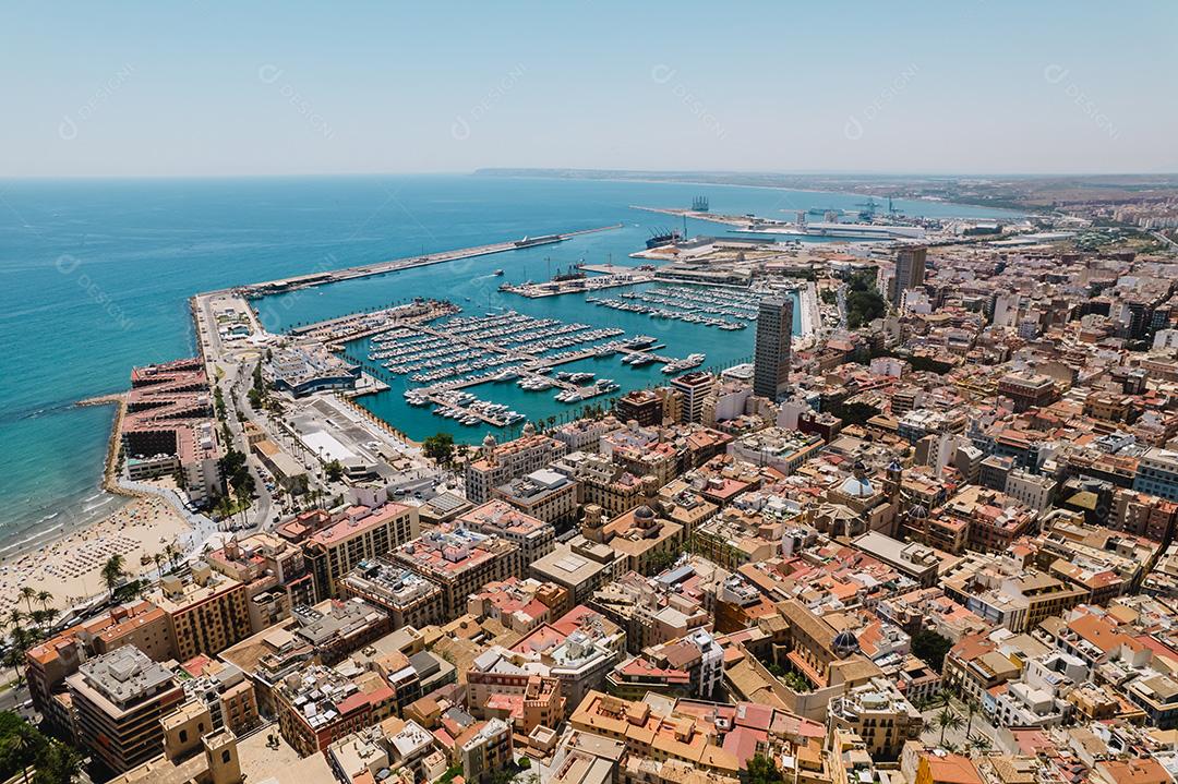 Vista aérea da cidade de Alicante, Costa Blanca, Espanha.