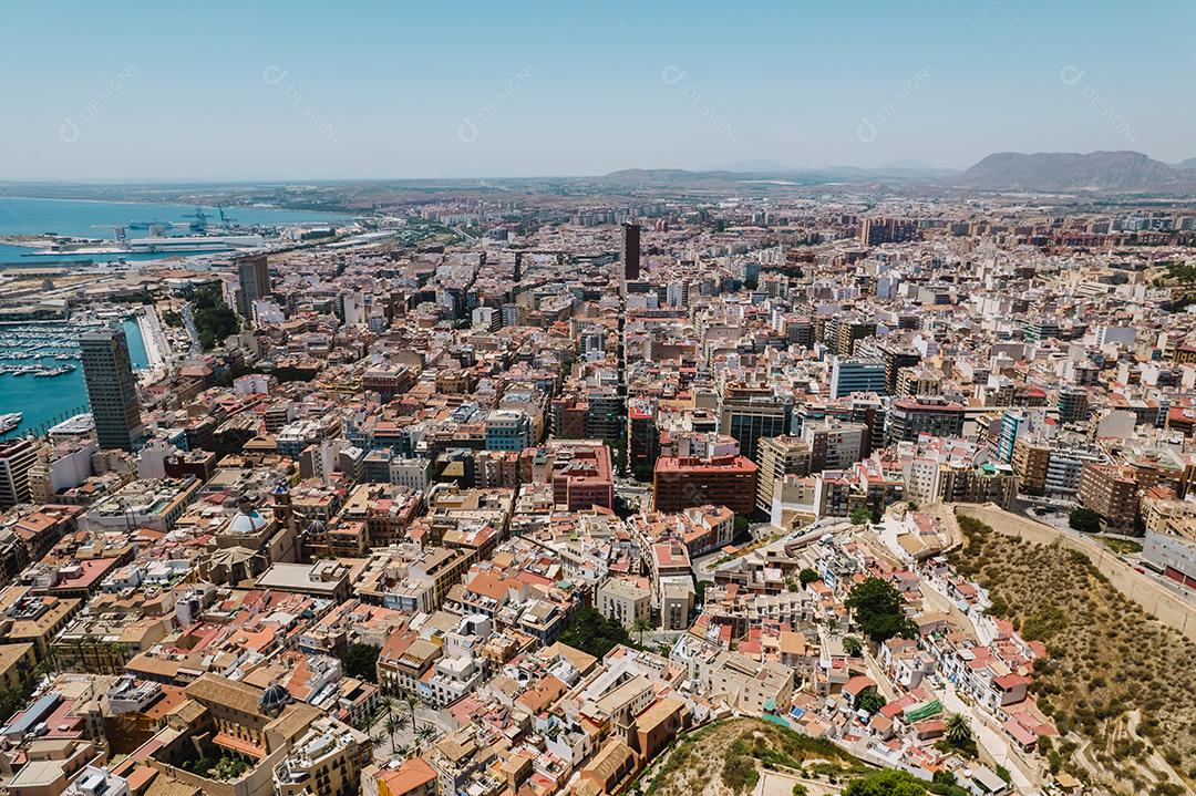 Vista aérea da cidade de Alicante, Costa Blanca, Espanha.