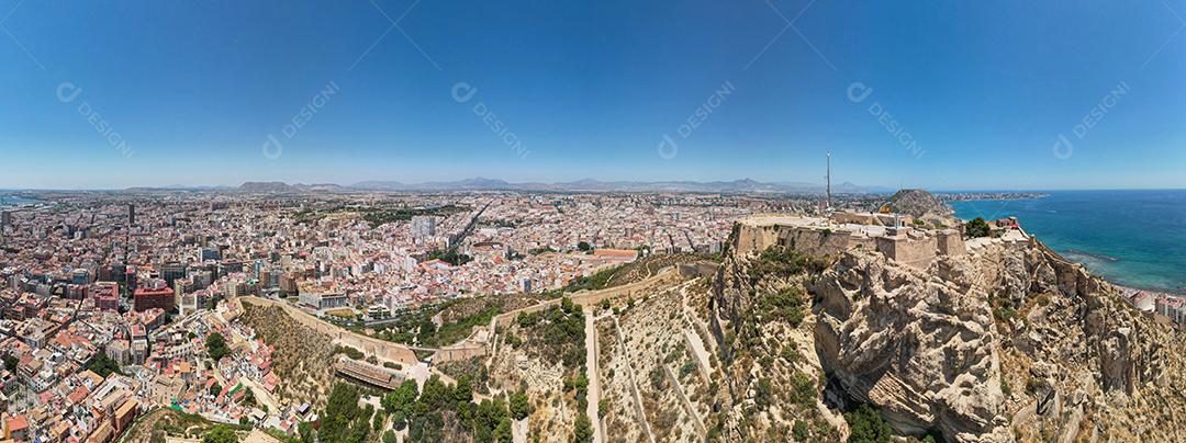 Castelo de Alicante Santa Barbara com vista aérea na famosa cidade turística da Costa Blanca, Espanha