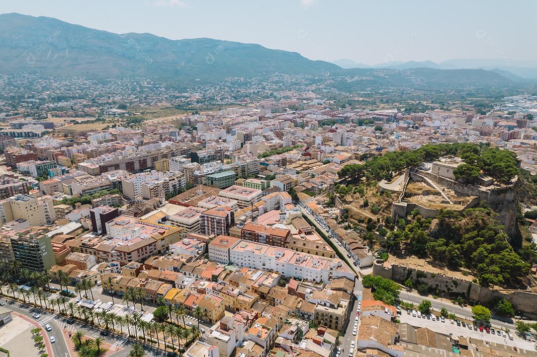 Vista aérea de Denia, Alicante, Espanha. destino turístico de verão