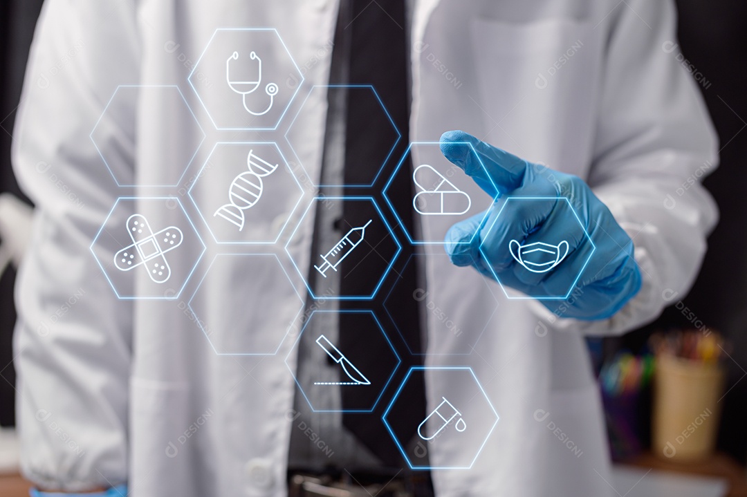 O médico está analisando o tratamento.