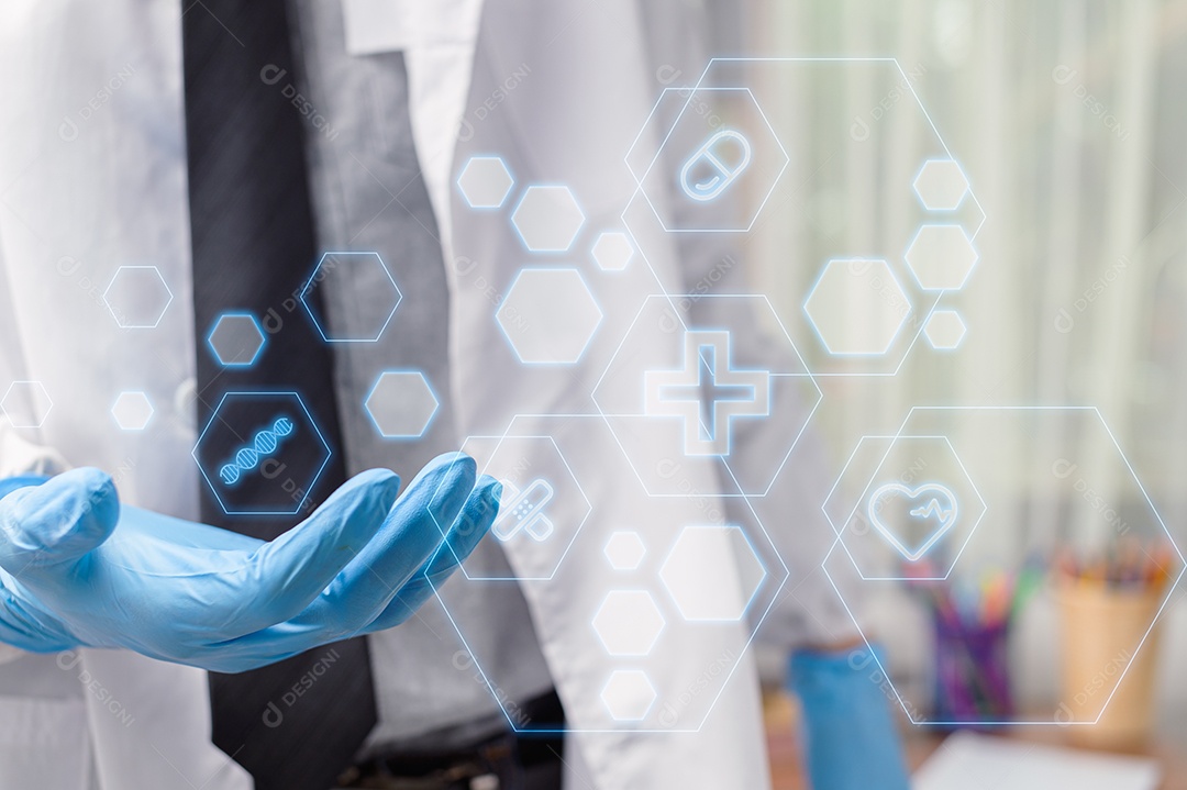 O médico está analisando o tratamento.