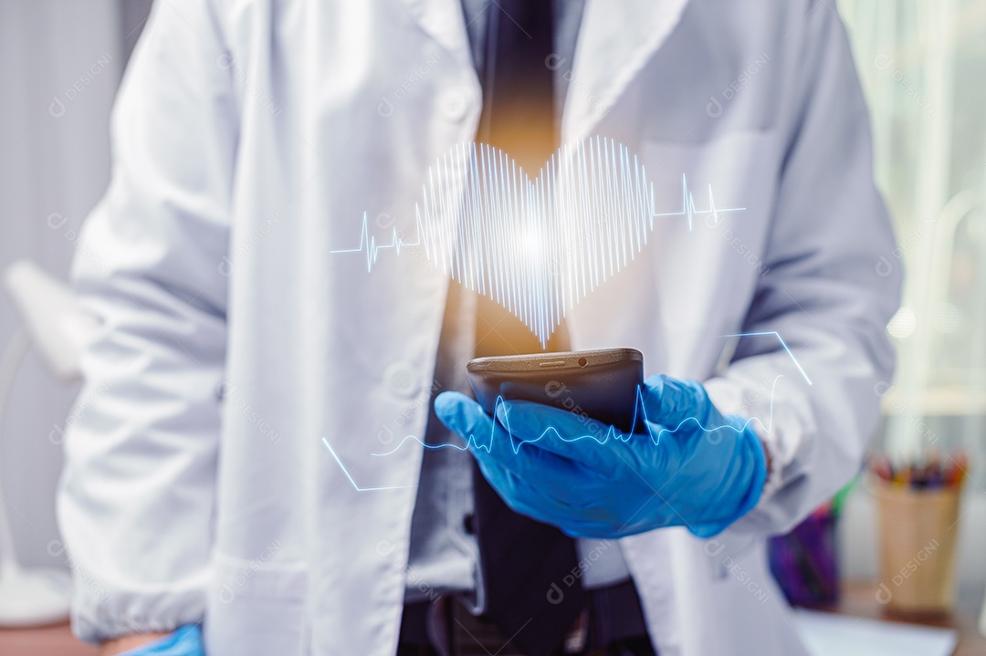 Doutor que mostra a pulsação do corpo