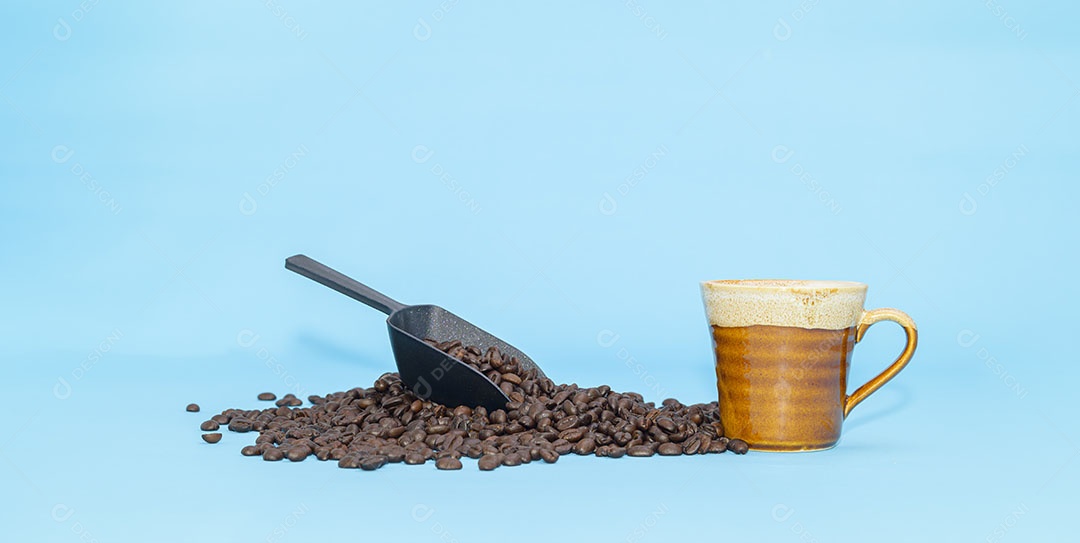 Café em grãos caneca de café bebida energética