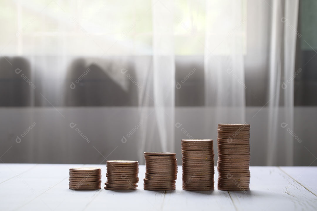 Moedas empilhadas ideais de investimento ações crescimento financeiro ideias de lâmpadas