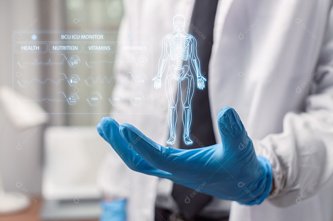 Doutor que mostra a informação do tratamento