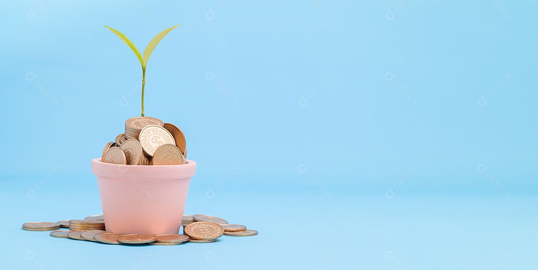 O investimento em ações conceituais coleta dinheiro em moedas empilhadas