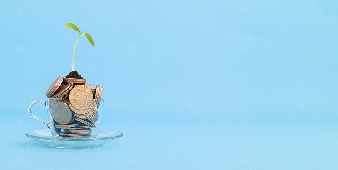 O investimento em ações conceituais coleta dinheiro em moedas empilhadas