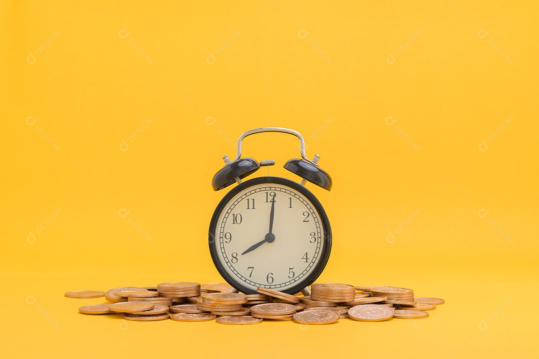 Economizar dinheiro, investir em ações, crescimento financeiro, renda