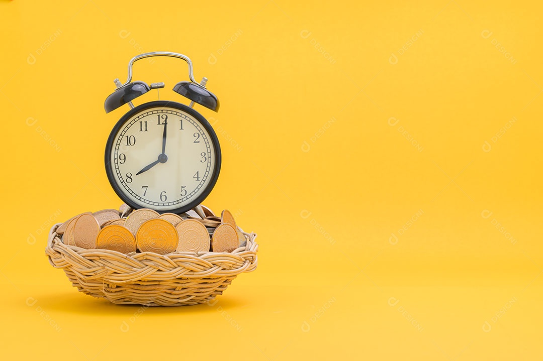 Economizar dinheiro, investir em ações, crescimento financeiro, renda