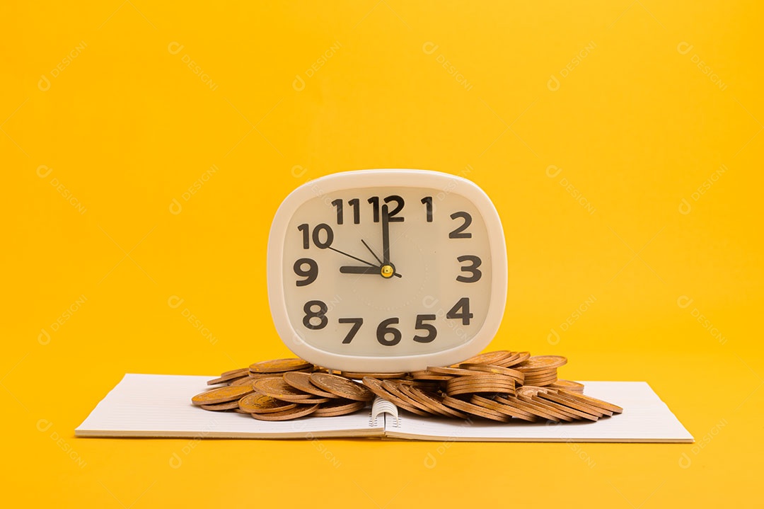 Economizar dinheiro, investir em ações, crescimento financeiro, renda