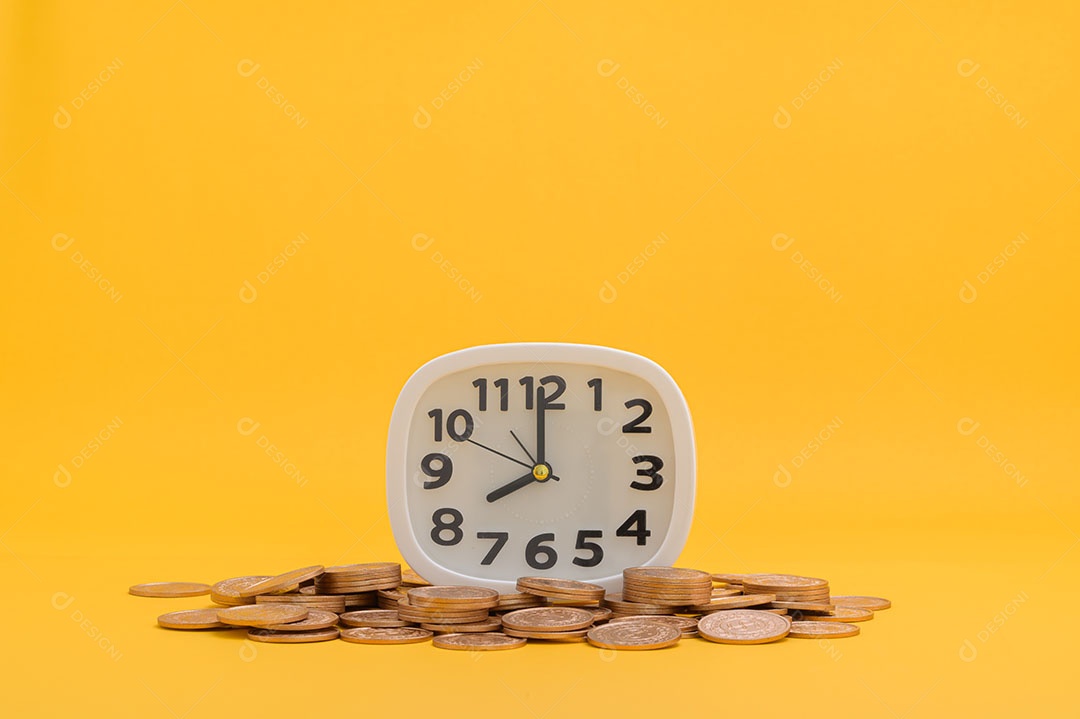 Economizar dinheiro, investir em ações, crescimento financeiro, renda