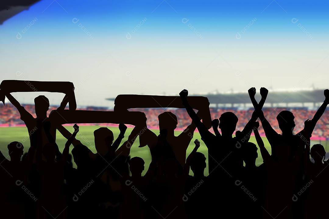 silhuetas de fãs de futebol em uma partida e espectadores no estádio de futebol
