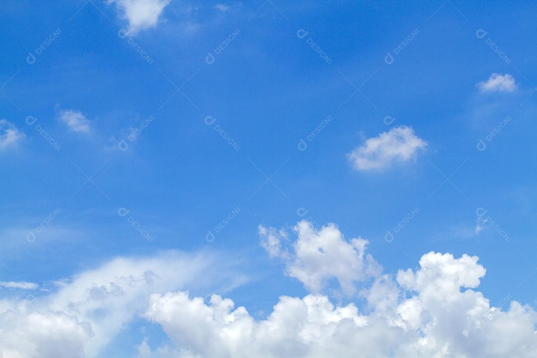 linda de nuvens e céu azul
