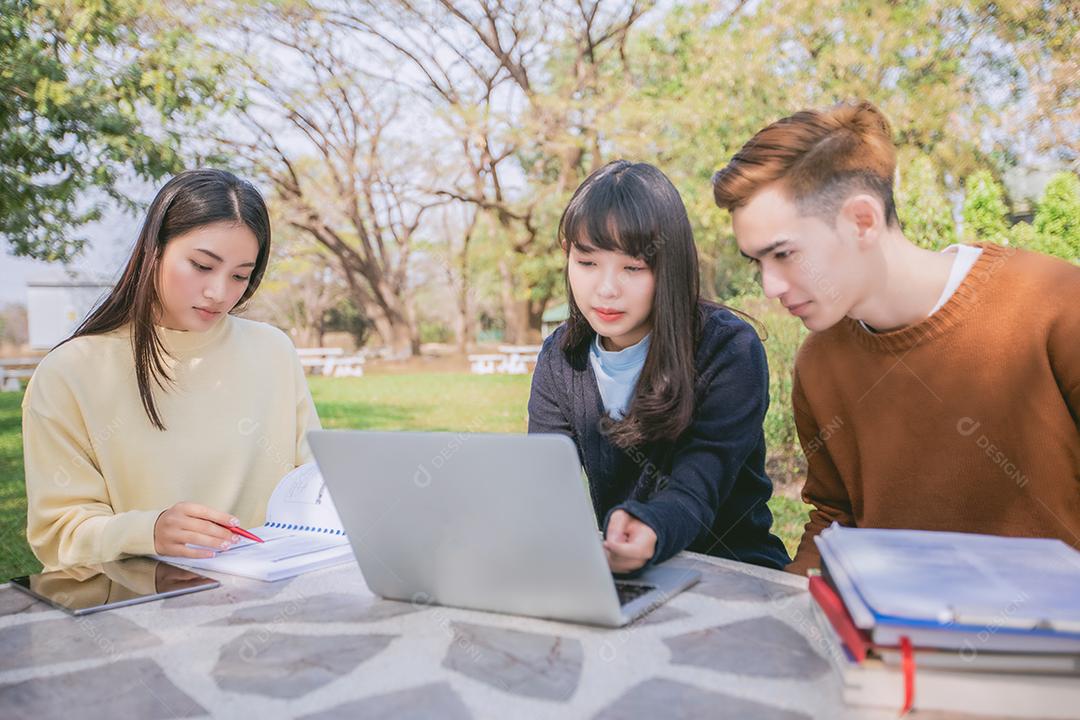 Alunos do Grupo Sorriam e se divertem Também ajuda a compartilhar ideias no trabalho e no projeto