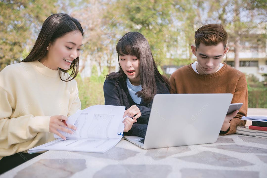 Alunos do Grupo Sorriam e se divertem Também ajuda a compartilhar ideias no trabalho e no projeto