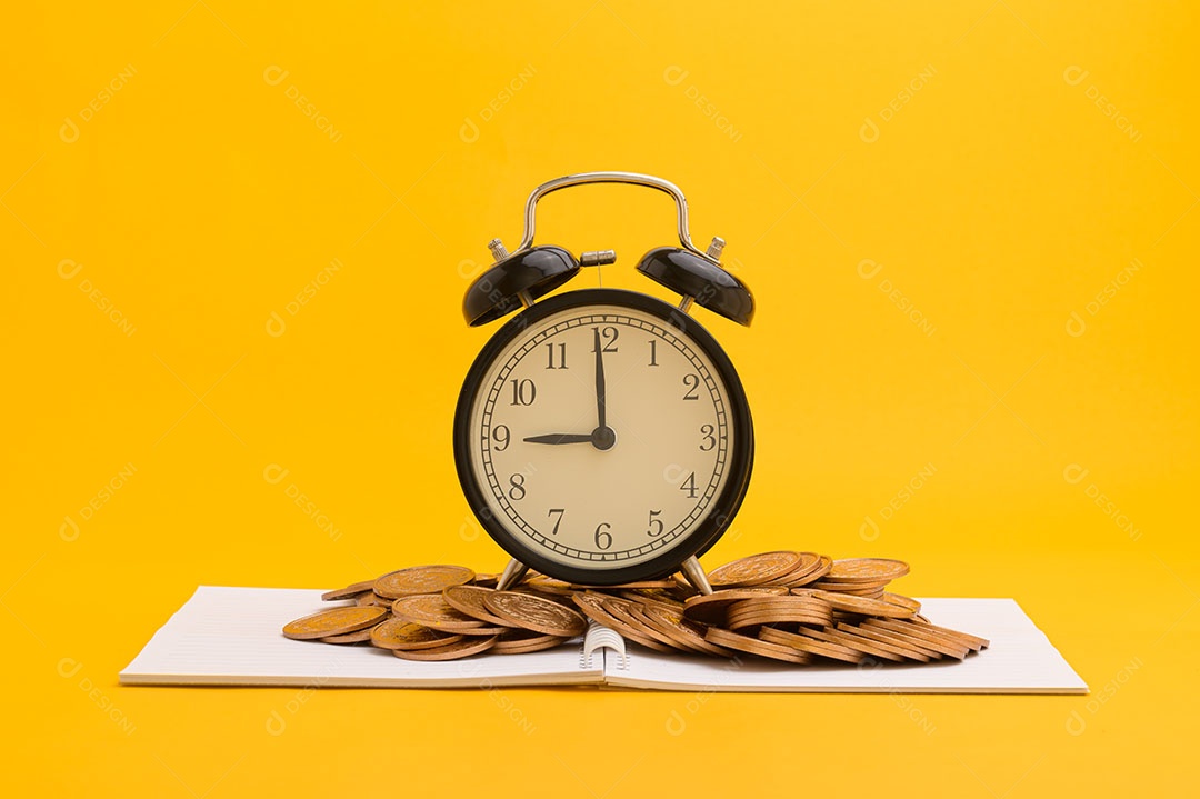 Economizar dinheiro, investir em ações, crescimento financeiro, renda