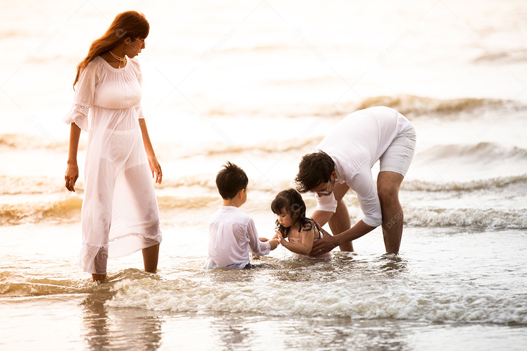 Pais ativos e atividades ao ar livre nas férias de verão