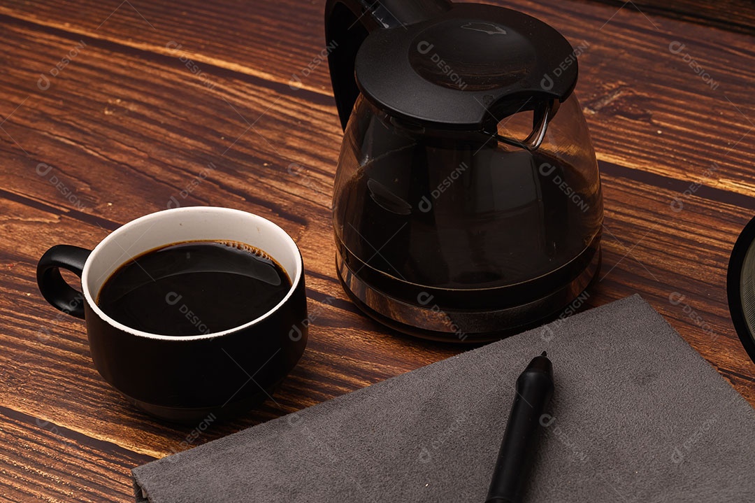 Trabalhe, leia e escreva, reserve e tome café.