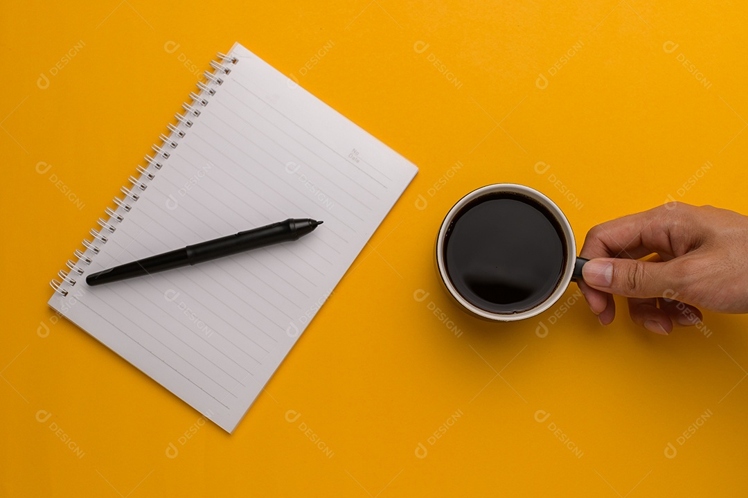 Adoro tomar café para aumentar a energia