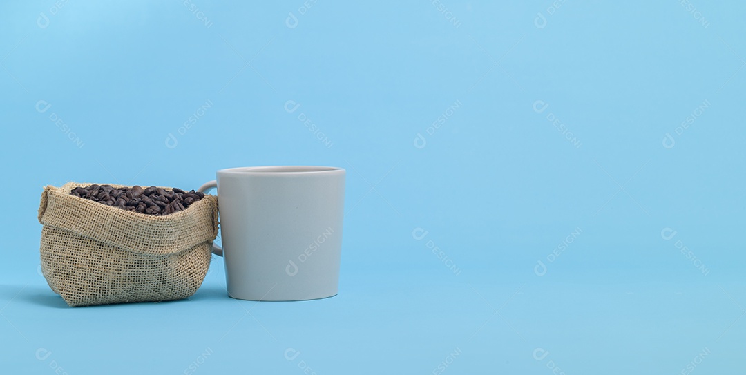 Café em grãos caneca de café bebida energética