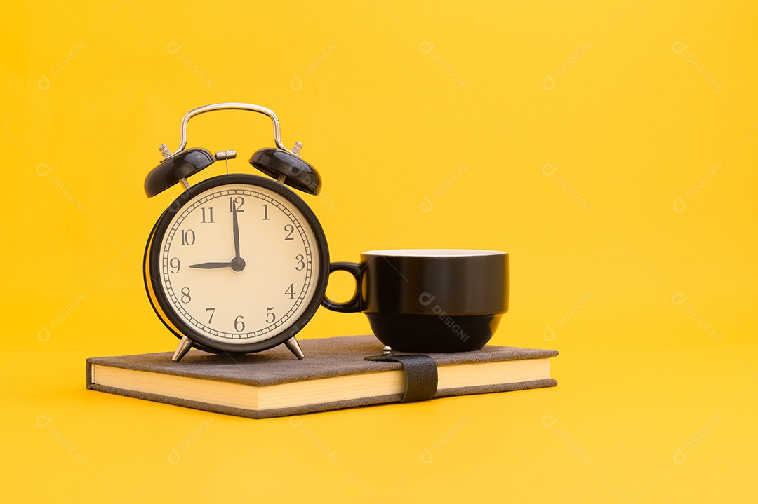 Leia livros para aumentar o conhecimento