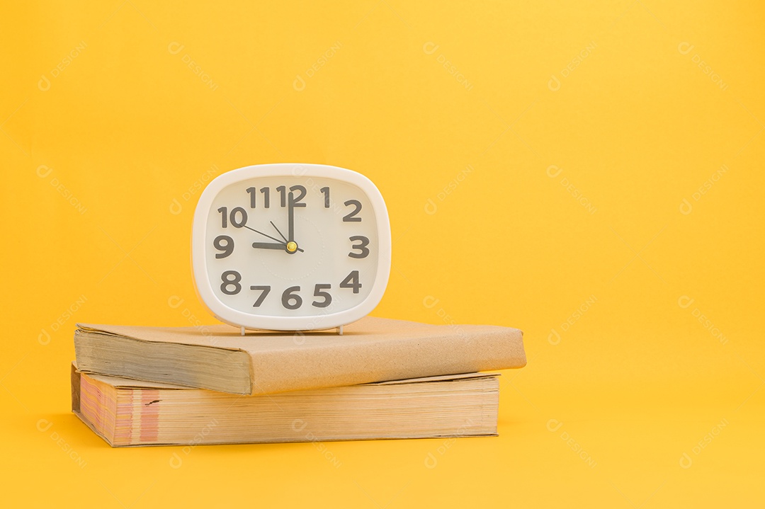 Leia livros para aumentar o conhecimento e as habilidades