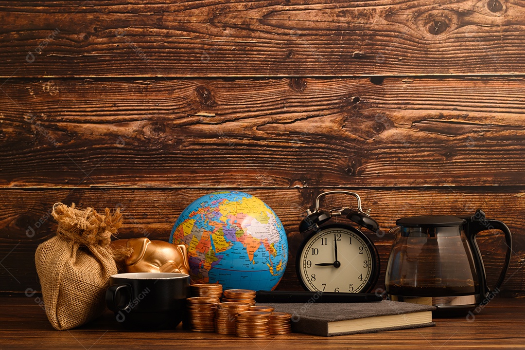 Finanças de negócios e economia de investimento em dinheiro, pilha de moedas de dinheiro